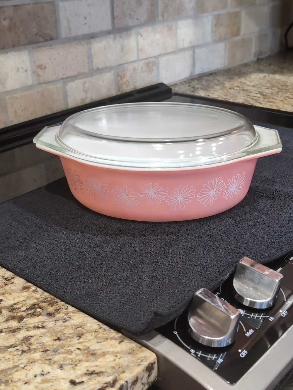 Vintage 50's Pyrex 2.5 Quart 045 Pink Daisy Oval Casserole Baking Dish - Picture 12 of 12